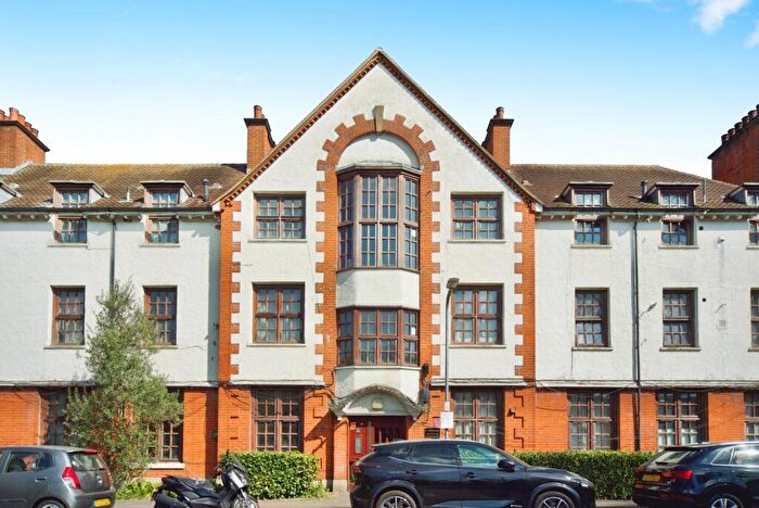 2 Bedroom Flat For Sale In Brading Crescent, London, London, E11