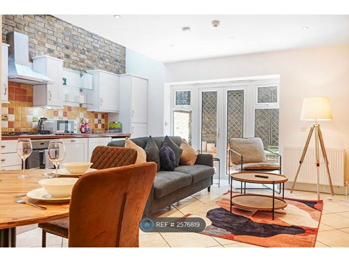 2 Bedroom Flat To Rent In Bridport Place, London, N1