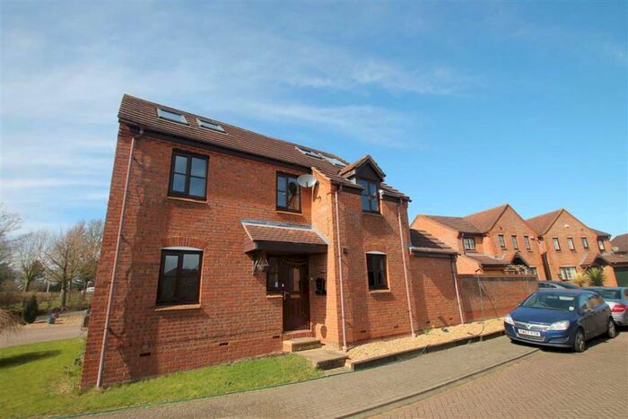 6 Bedroom Detached House To Rent In Bremen Grove, Shenley Brook End, Milton Keynes, MK5