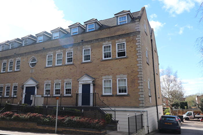 1 Bedroom Apartment To Rent In Crown Street - Brentwood, CM14