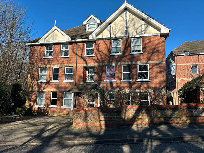 1 Bedroom Flat To Rent In Arundel House, Lawn Road, Southampton, Hampshire, SO17