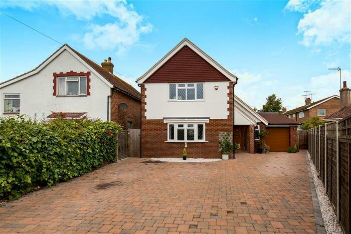 4 Bedroom House To Rent In Courtlands Close, Goring-by-Sea, Worthing, BN12