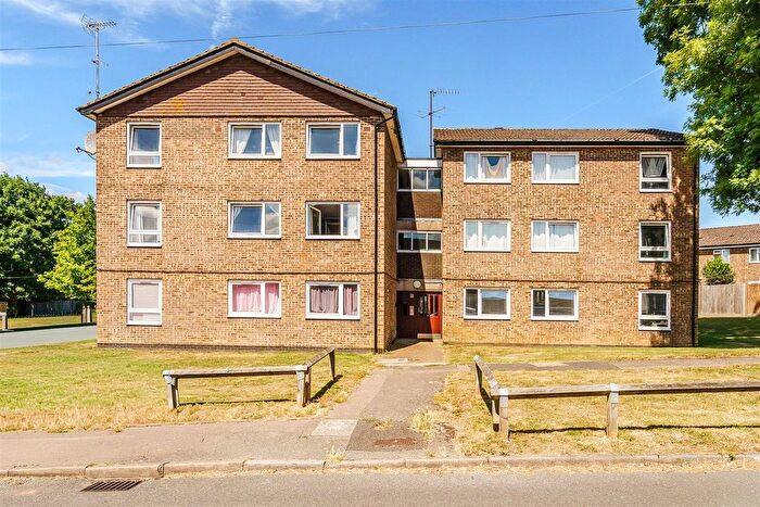 2 Bedroom Flat For Sale In Watermead, Tadworth, KT20