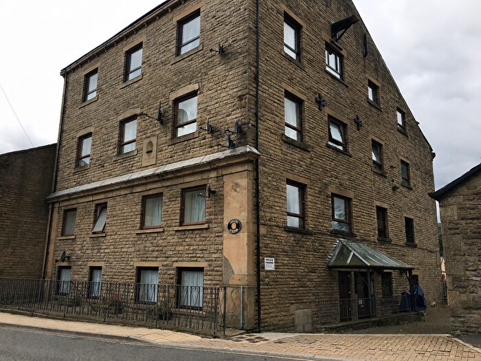2 Bedroom Flat To Rent In New Road, Mytholmroyd, HX7