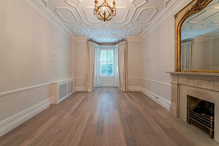 2 Bedroom Flat To Rent In Lower Sloane Street, London, SW1W