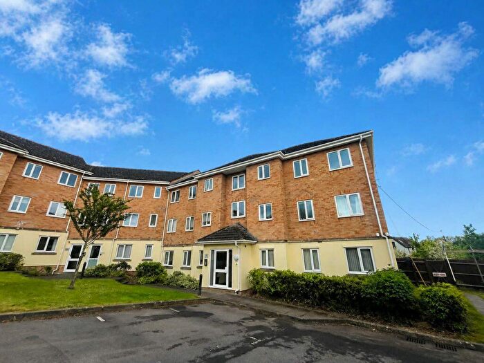 2 Bedroom Flat For Sale In Saxon Court, Thatcham, RG19