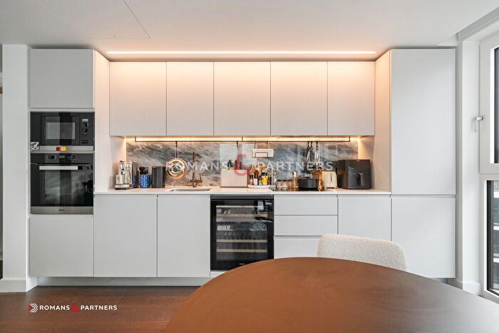 2 Bedroom Flat For Sale In Lincoln Apartments, White City, W12