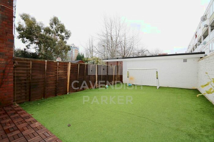 3 Bedroom Flat To Rent In Twyford Street, Islington, London, N1