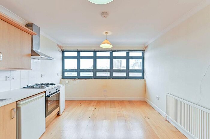 2 Bedroom Flat To Rent In New Cross Road, New Cross, London, SE14