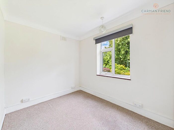 2 Bedroom Flat For Sale In Dee Banks, Great Boughton, CH3