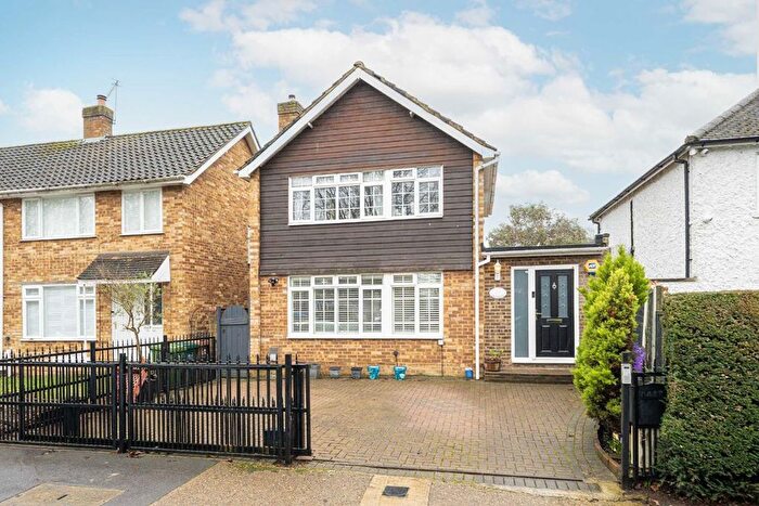 3 Bedroom Detached House For Sale In Bramwell Close, Sunbury-On-Thames, TW16