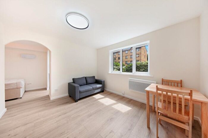 Studio To Rent In Cornmow Drive, Dollis Hill, NW10