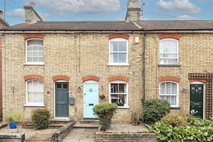 2 Bedroom Terraced House For Sale In Cravells Road, Harpenden, AL5