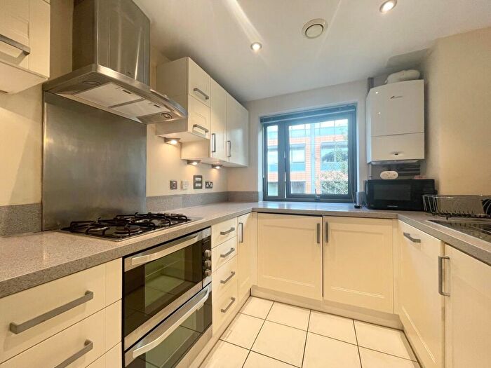 2 Bedroom Flat To Rent In Orchard House, Park View Road -, Hove, P12