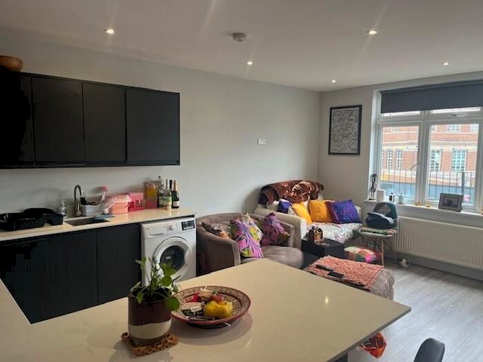 2 Bedroom Flat To Rent In Mitcham Road, London, SW17