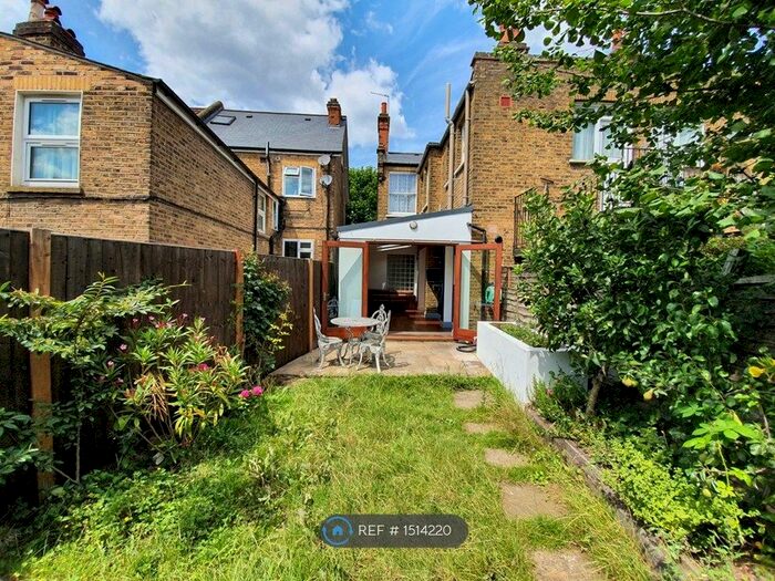 2 Bedroom Flat To Rent In Oglander Road, London, SE15