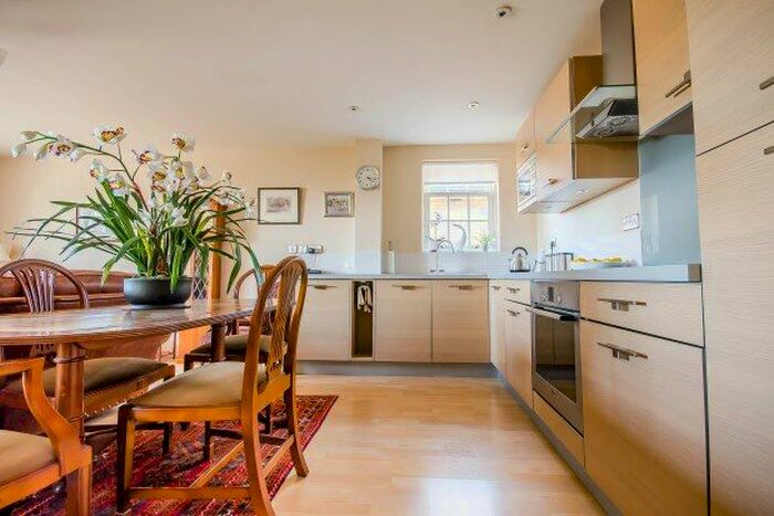 2 Bedroom Flat To Rent In Cambridge Road, Cambridge, CB22