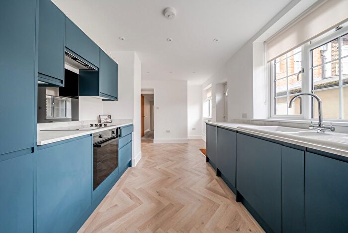 1 Bedroom Flat To Rent In High Street, Thames Ditton, KT7