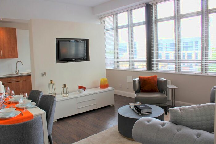 2 Bedroom Flat To Rent In Lawrence House, City Road, Clerkenwell, London, EC1V