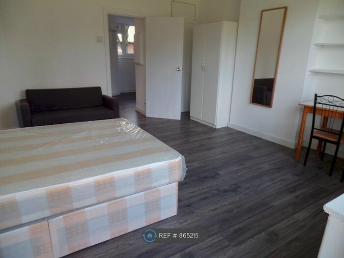 Studio To Rent In Spenlow House, London, SE16