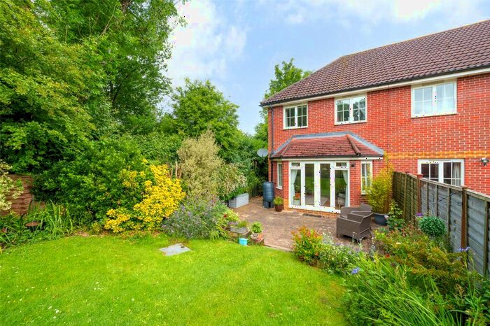 3 Bedroom End Of Terrace House To Rent In Wallace Grove, Three Mile Cross, Reading, Wokingham, RG7