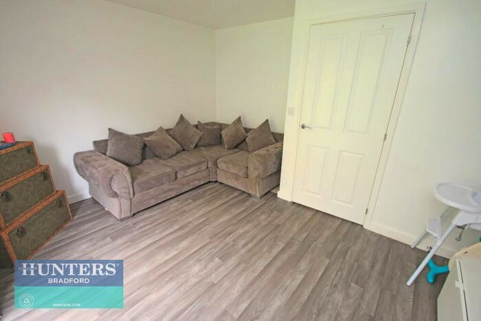 2 Bedroom Semi-Detached House For Sale In Ref Tn - Meadow Bank Allerton, Bradford, West Yorkshire, BD15