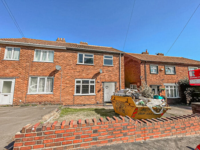 3 Bedroom Semi-Detached House To Rent In Ivy House Road, Oldbury, B69