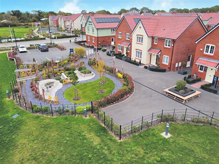 4 Bedroom Semi-detached House For Sale In Stoke Albany Road, Desborough, Kettering, NN14