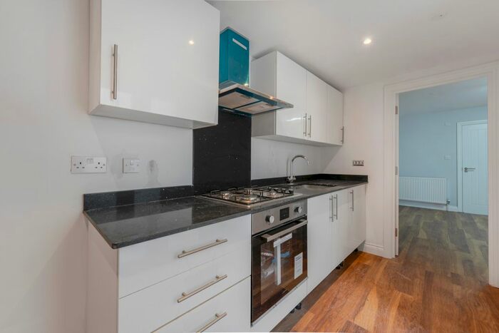 2 Bedroom Flat To Rent In Canberra Road, West Ealing, W13