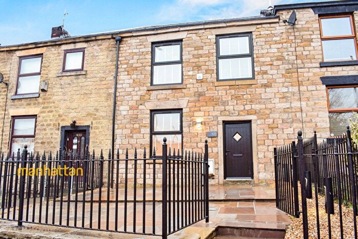 4 Bedroom Cottage To Rent In Blackburn Road, Astley Bridge, Bolton, BL1