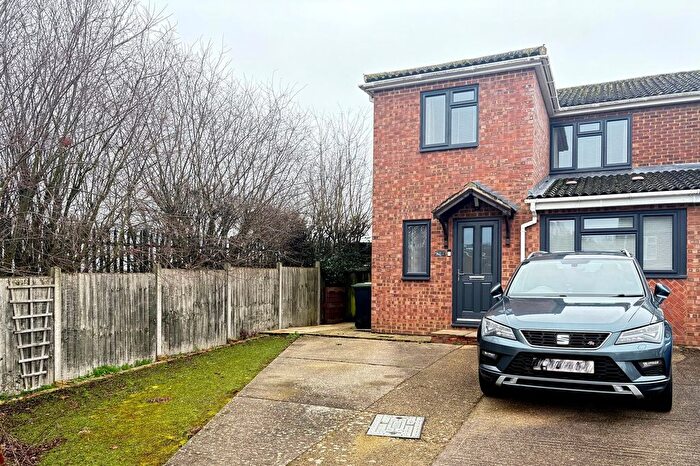 3 Bedroom Semi-Detached House For Sale In Grebe Close, Flitwick, MK45