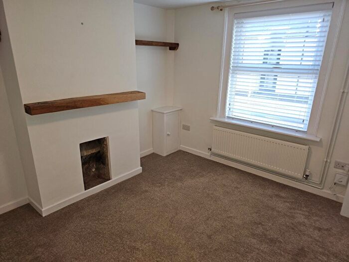 4 Bedroom House To Rent In New Street, Newport, PO30