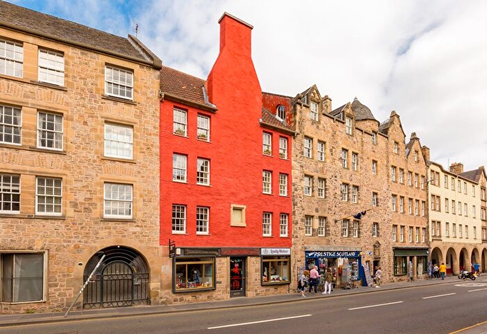 2 Bedroom Flat To Rent In Canongate, Holyrood, Edinburgh, EH8