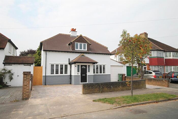2 Bedroom Chalet To Rent In Browning Avenue, Sutton, SM1