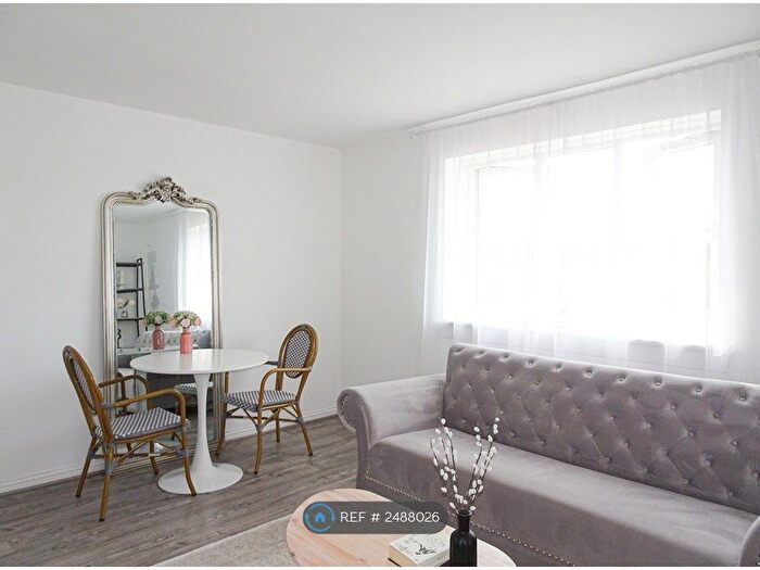 2 Bedroom Flat To Rent In Turners Avenue, Paisley, PA1