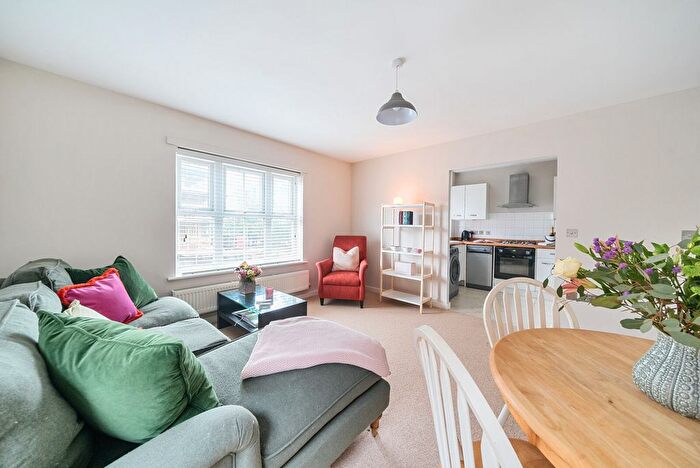 1 Bedroom Flat For Sale In Franklin Court, Wormley, Godalming, GU8