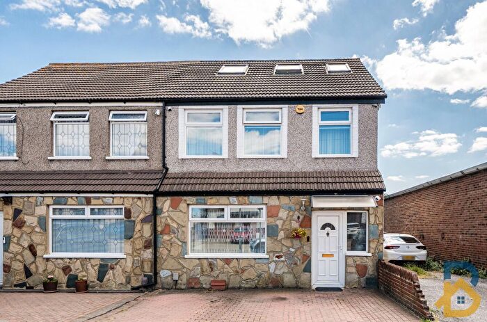 5 Bedroom Semi-Detached House For Sale In Walden Avenue, Rainham, RM13