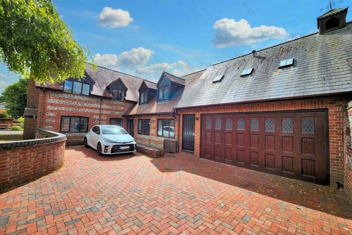 3 Bedroom Link Detached House For Sale In Winterborne Kingston, DT11