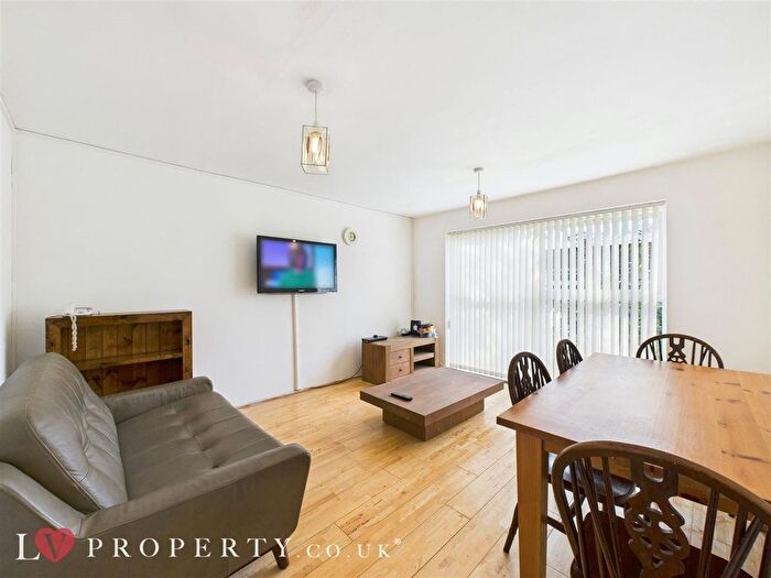 2 Bedroom Flat For Sale In Hamstead Hall Road, Birmingham, West Midlands, B20