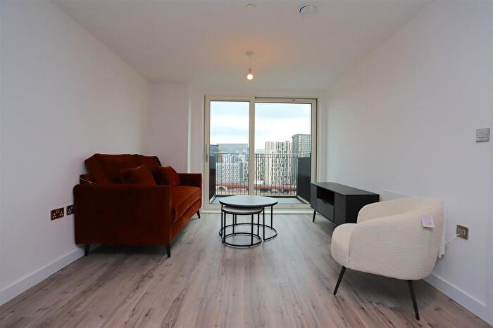 2 Bedroom Flat To Rent In The Railings, Middlewood Locks, M5