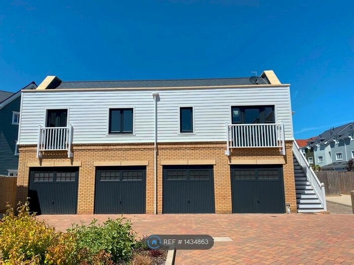 2 Bedroom Detached House To Rent In Candlewood Drive, Reading, RG2