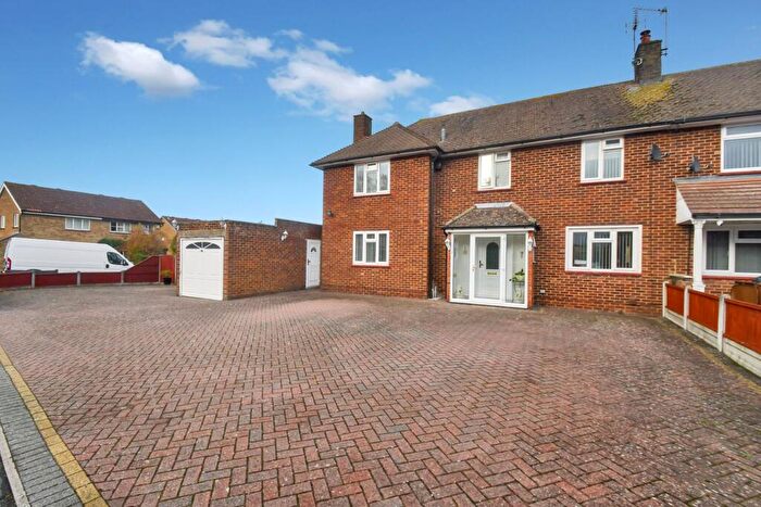4 Bedroom Semi Detached House For Sale In Hamelin Road, Darland, Gillingham, ME7