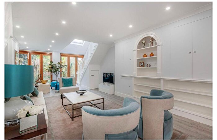 4 Bedroom Semi-Detached House To Rent In London, NW8