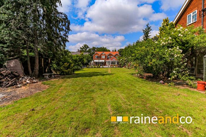 4 Bedroom Detached House For Sale In St Albans Road West, Hatfield, AL10