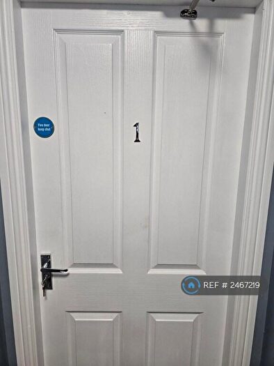 3 Bedroom Flat To Rent In Old Street, Ashton-Under-Lyne, OL6