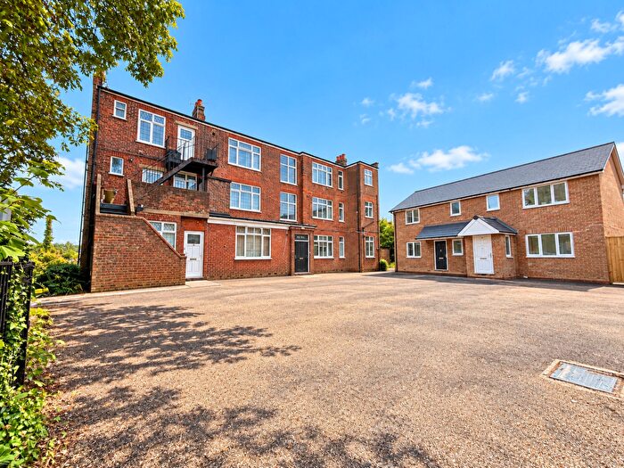 2 Bedroom Flat For Sale In Cromwell Hill, Luton, LU2