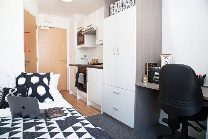 Studio To Rent In West Park Place, Edinburgh, EH11