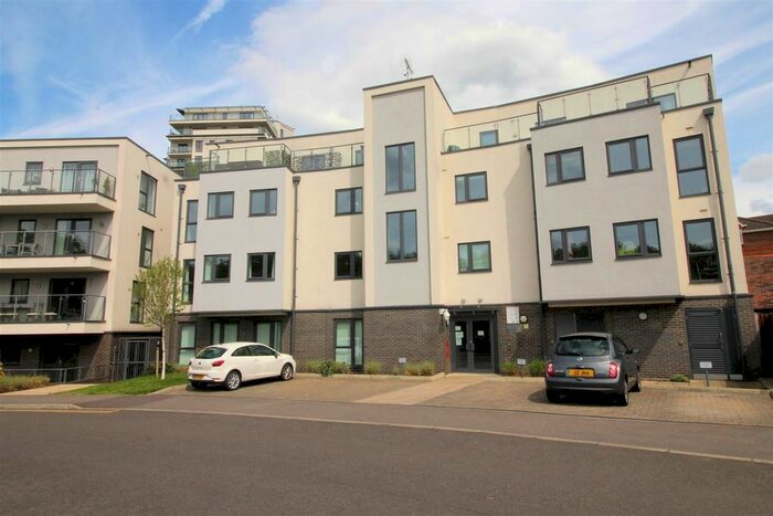 2 Bedroom Flat To Rent In Bradfield Close, Woking, GU22