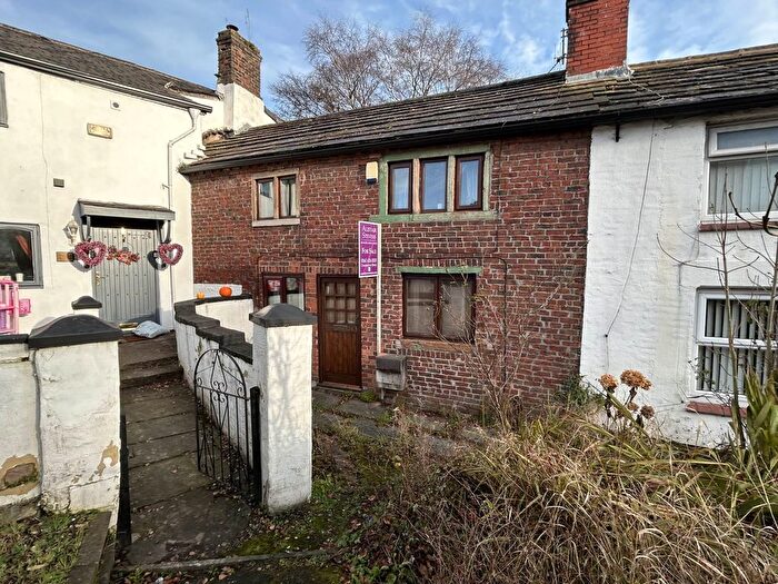 2 Bedroom Terraced House For Sale In Roundthorn Road, Oldham, OL4