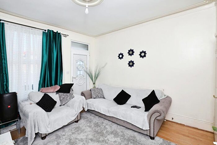 3 Bedroom End Of Terrace House For Sale In Charlotte Road, Sheffield, South Yorkshire, S2